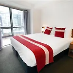 Bianco Off Queen Apartments