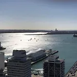 2 Bedroom Unit. Fabulous City/Harbour Views Lvl 28