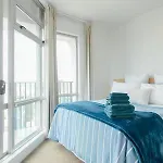 2 Bedroom Unit. Fabulous City/Harbour Views Lvl 28