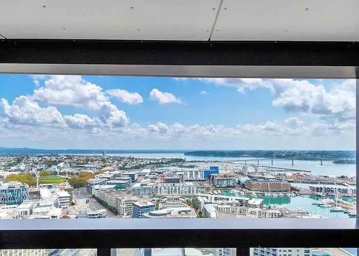 Amazing Harbour, Skytower And Rangitoto Views