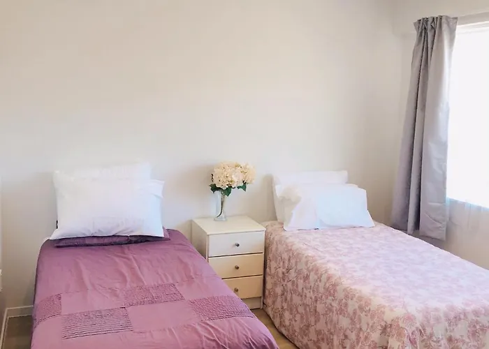 Bright Eden Park Two Bed Townhouse Private Parking