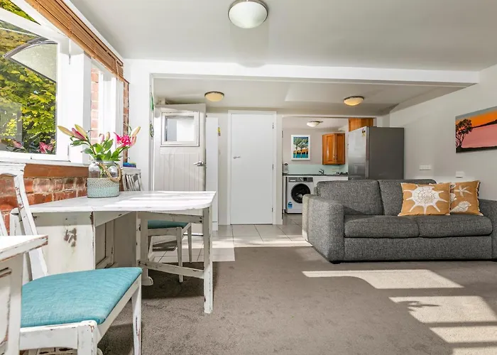 Whitby Studio - Mairangi Bay Beach