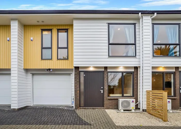 Wonderful Three Bedroom With Garage