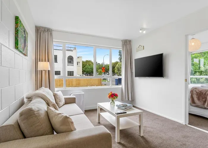 One Bedroom Apartment, Heart Of Newmarket Auckland
