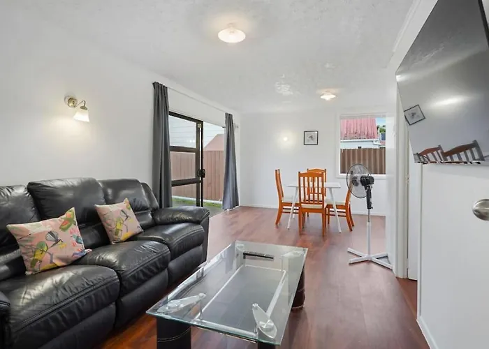 Cosy Renovated Two Bed Garden Apt - Wifi - Netflix