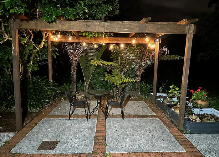 New Lynn Self- Contained Unit Near Golf Course