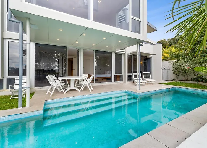 Sentinel Beach House - Auckland Holiday Retreat