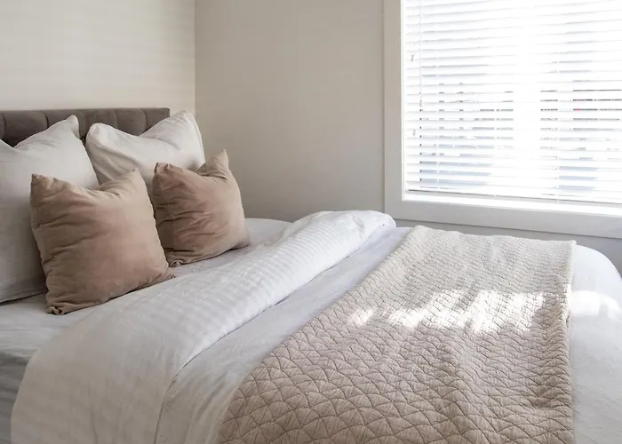 Stylish Central 2Bedroom With Parking & Garden