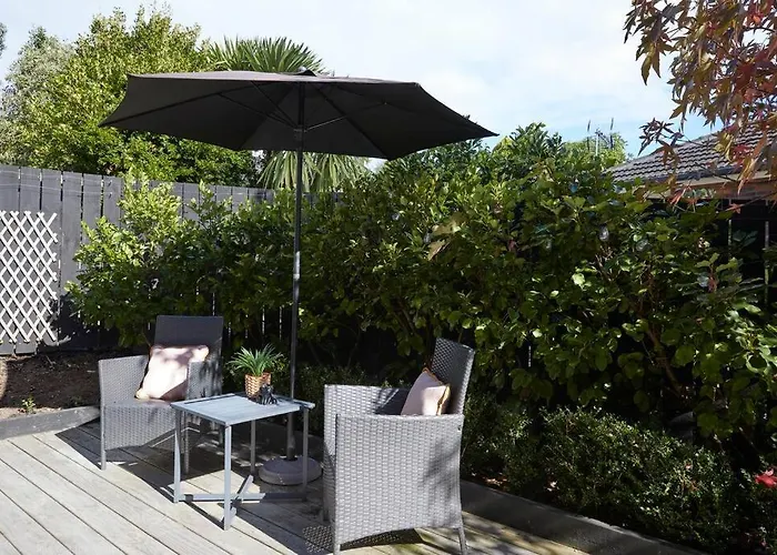 Gorgeous Mission Bay Apartment With Private Garden