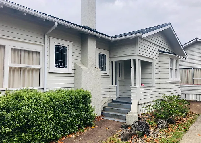 Cozy 5 Bedrooms House 7 Rangiatea Road, Epsom