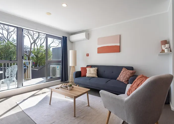 Bright Morningside Apartment