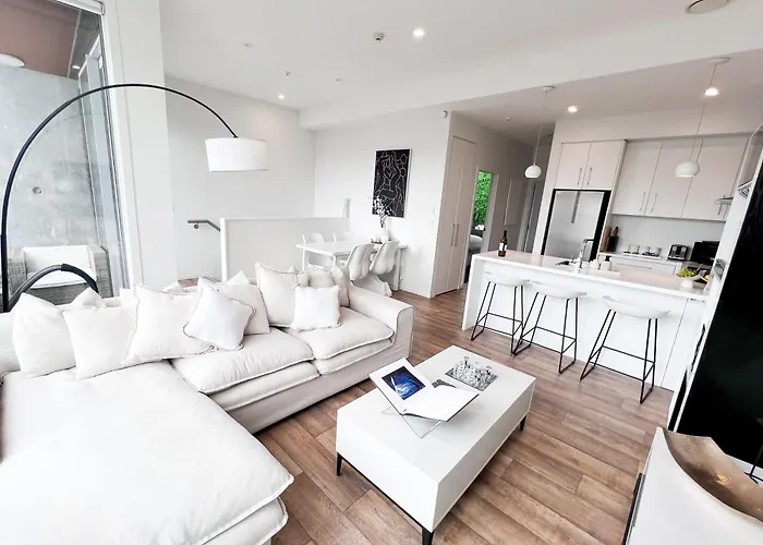 Luxury 2 Bedroom Apartment With Cocktail Bar And Espresso Machine