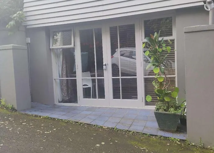 1 Queen Bed And 1 Sofa Bed, Studio B, 25 Glenfell Place, Epsom, Auckland
