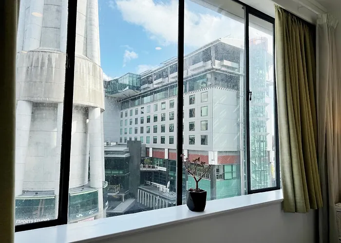 Skytower Views, Washer & Dryer, Tv!