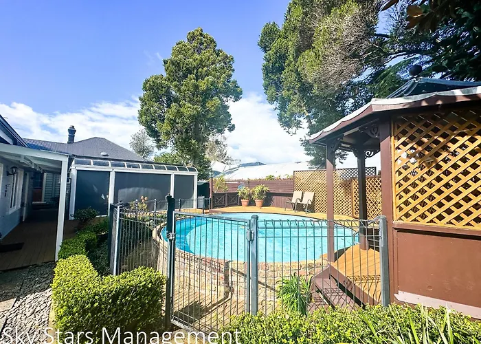 Hot Deal! Remuera Quiet Spacious 4-Bedroom Villa With Private Pool