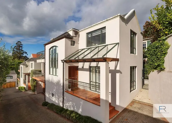 Beautiful Parnell Home With Seaviews