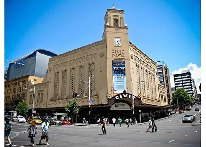 Just Opposite To Sky Tower , 2 Bed 2 Bath In Cbd