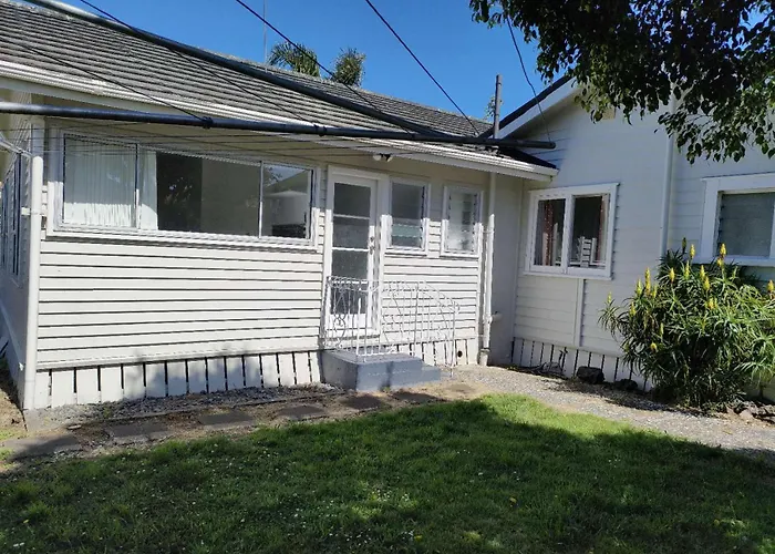 Small 2-Bedroom Flat At Rangiatea Road, Epsom, Auckland