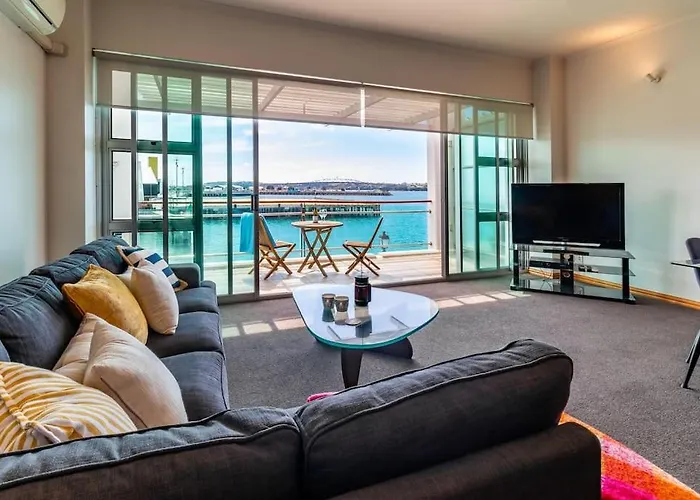 Large 1Br With Gorgeous Sea Views