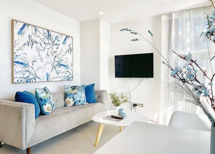 Amazing Harbour & Sea View 2Bd & 2Bth With Aircon Near Skytower & Britomart
