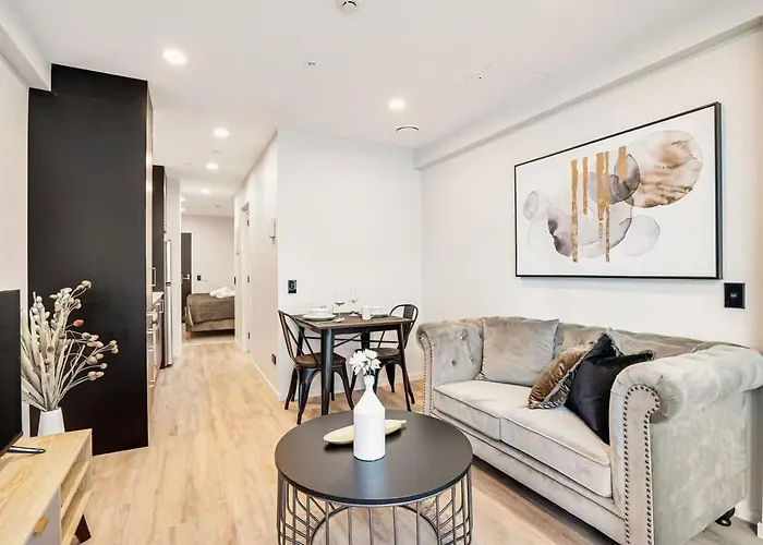 Stunning Architecturally Designed Studio In Cbd - Pool Gym Sauna