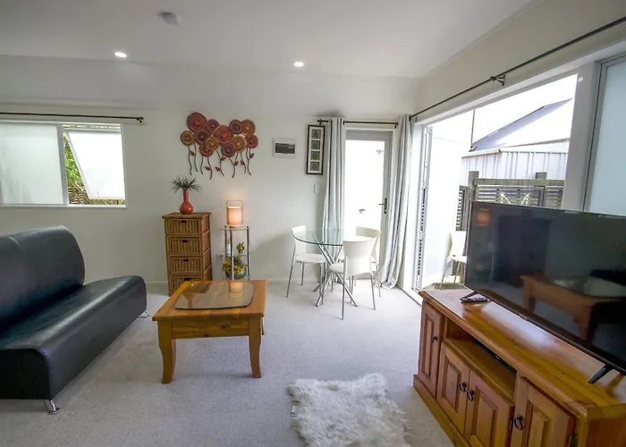 Beautiful And Bright Studio Apartment Botany Downs