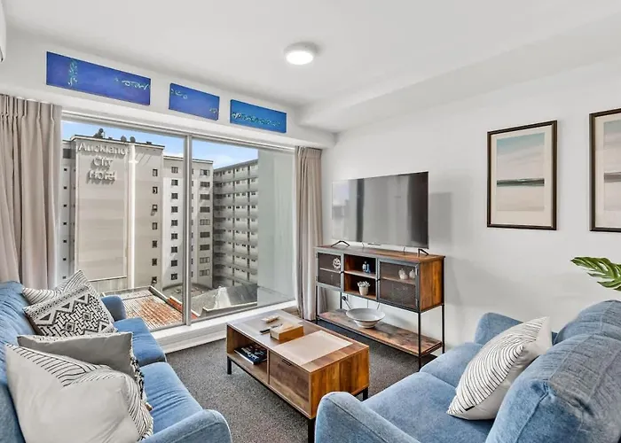 2Br Apt With Balcony & Parking In Prime Spot