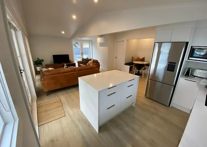 Newly Renovated 2 Bed Cottage