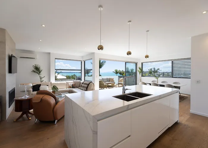 Beach Bliss-Modern Luxury Holiday Home At Kohimarama