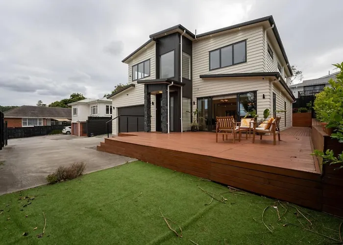 5 Brm Luxurious Bungalow - Epsom