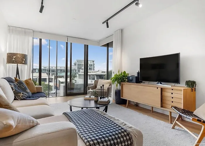 Upscale Abode In Prime Location - Free Parking