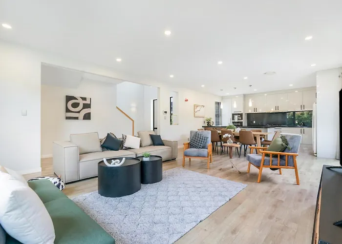 Family Spacious Takapuna Home Parking Netflix