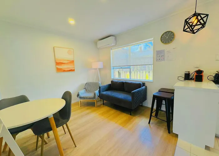Bright Eden Park Two Bed Townhouse Private Parking