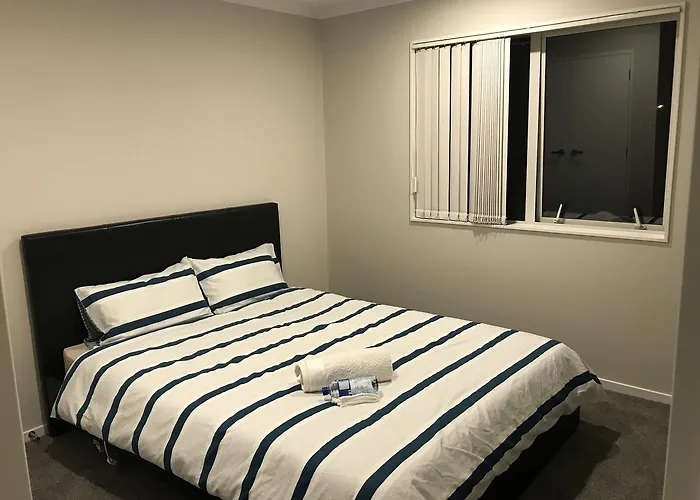 Flat Bush Luxury Home