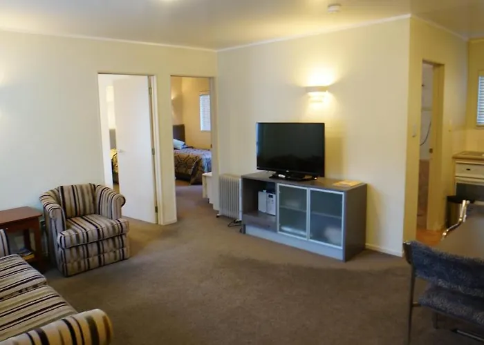 Cornwall Park Motor Inn