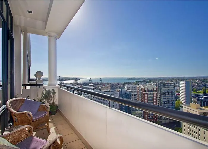 Qv Penthouse Apartment In The Connaught - 987
