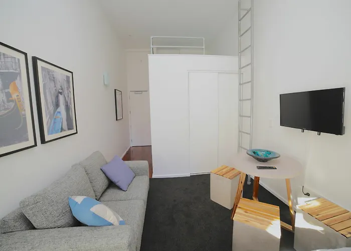 Urban Chic Loft Off Queen Street