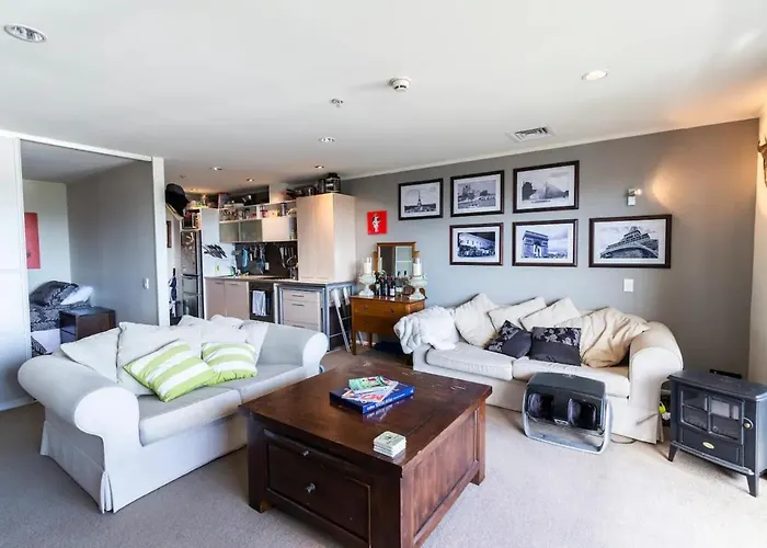 Bright 2 Bedroom 2 Bath In Grafton With Views