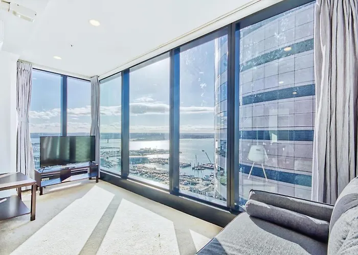 Seaview Penthouse With Free Parking