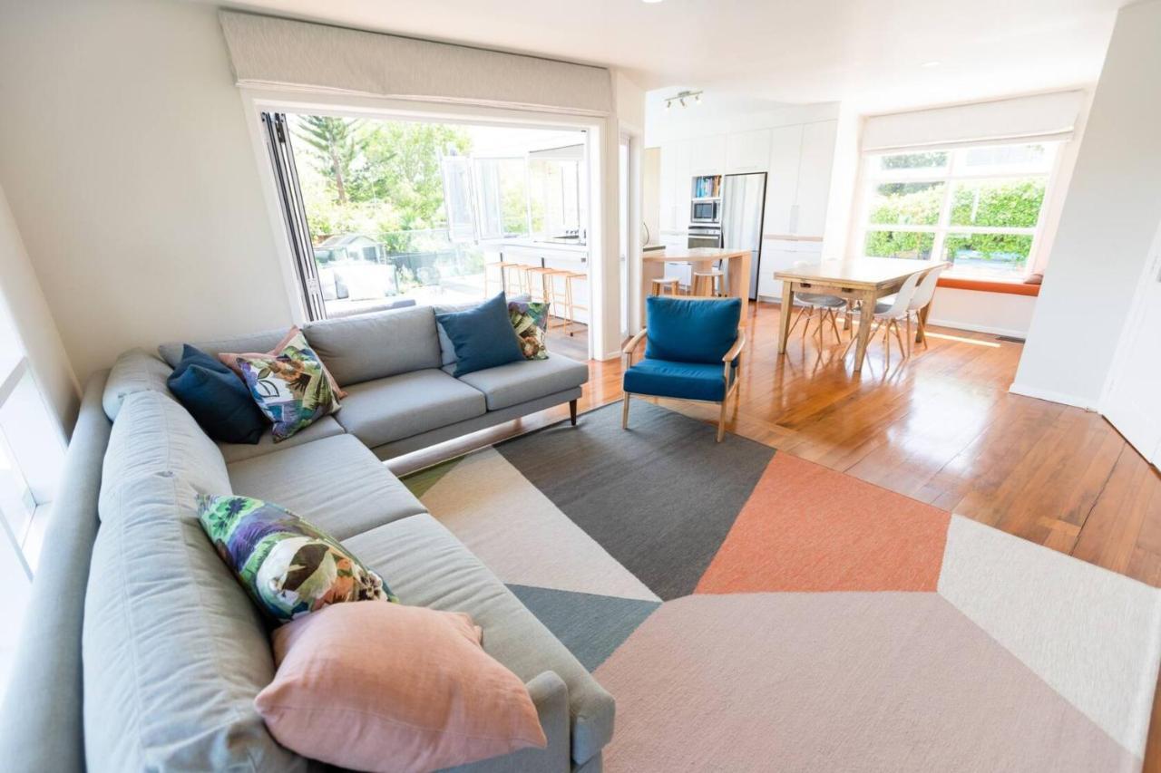 Gorgeous Family Retreat In Meadowbank With Pool Auckland