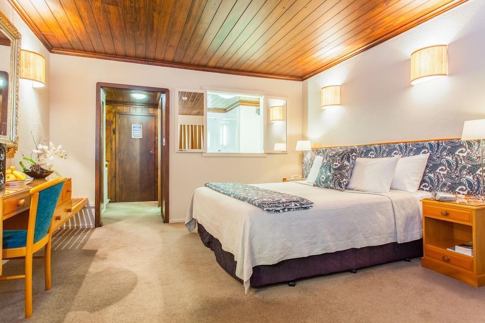 Waitakere &