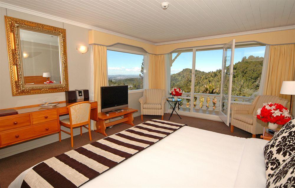 Hotel Waitakere &