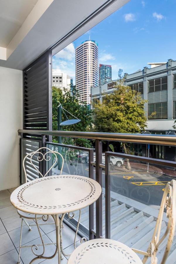 Corporate, Spacious Staycation - Sky Tower Views Apartment Auckland
