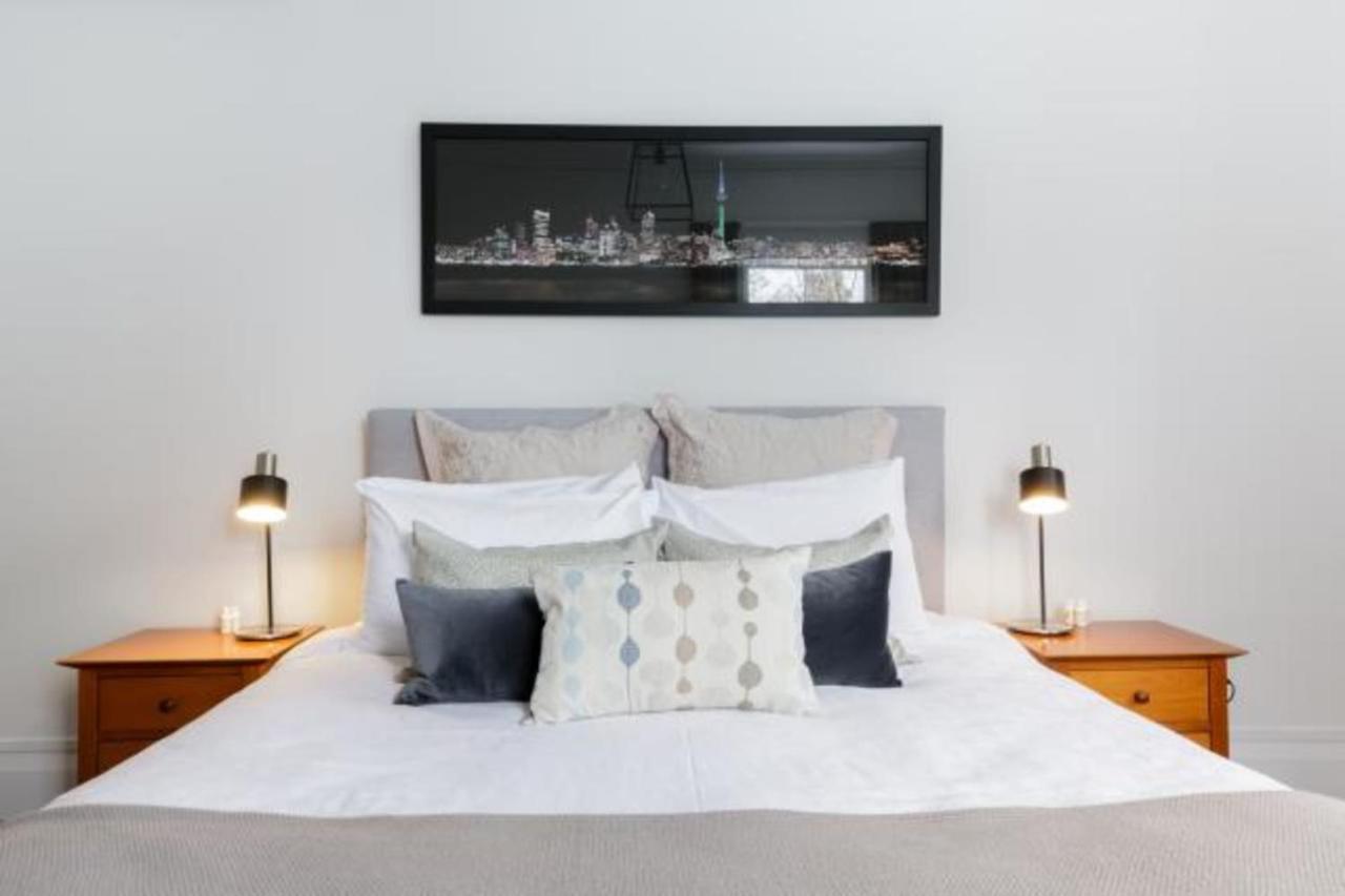 Light-filled Renovated Walk To Ponsonby Road * Auckland