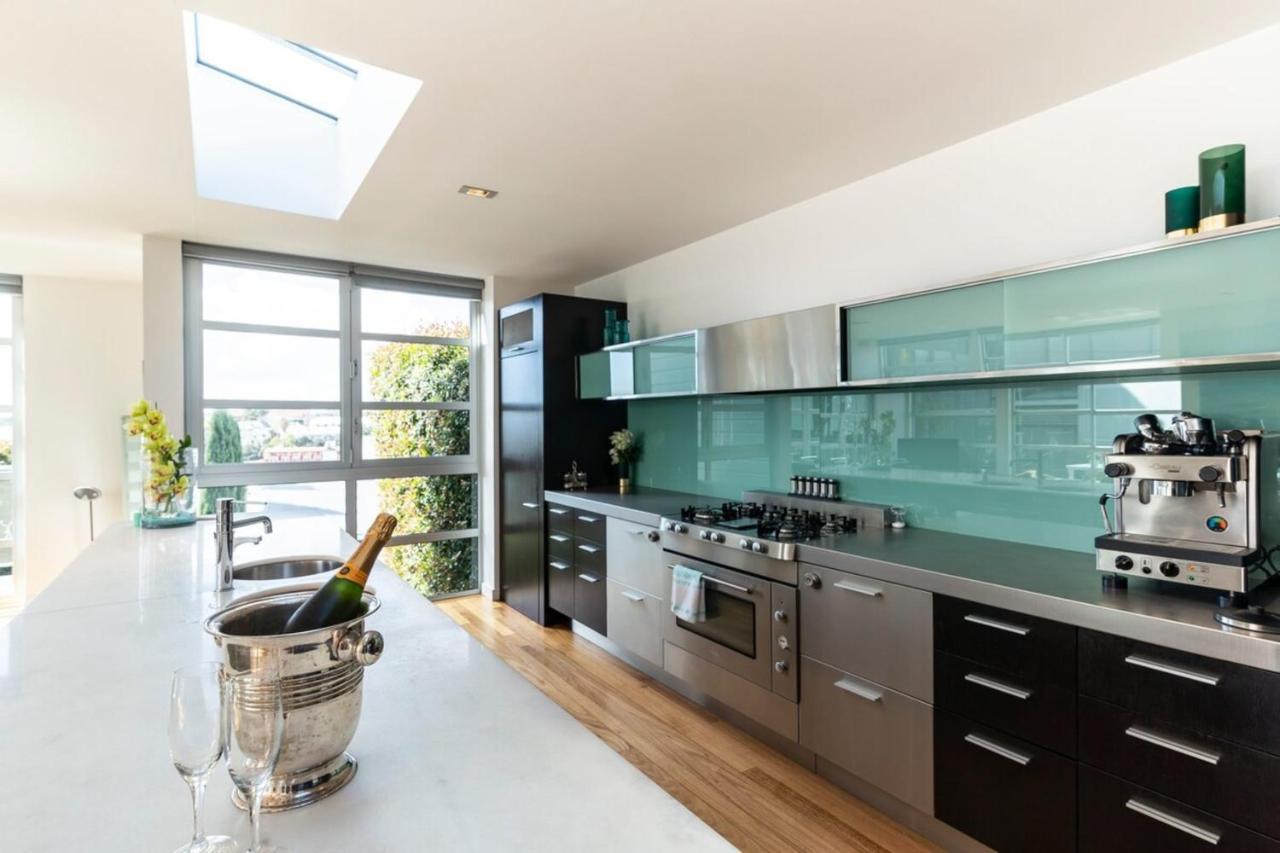 Designer 3 Bedroom With Harbour Views *