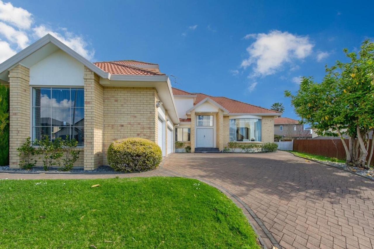 Elegant 6 Bdr Sleeps 13 In East * Auckland