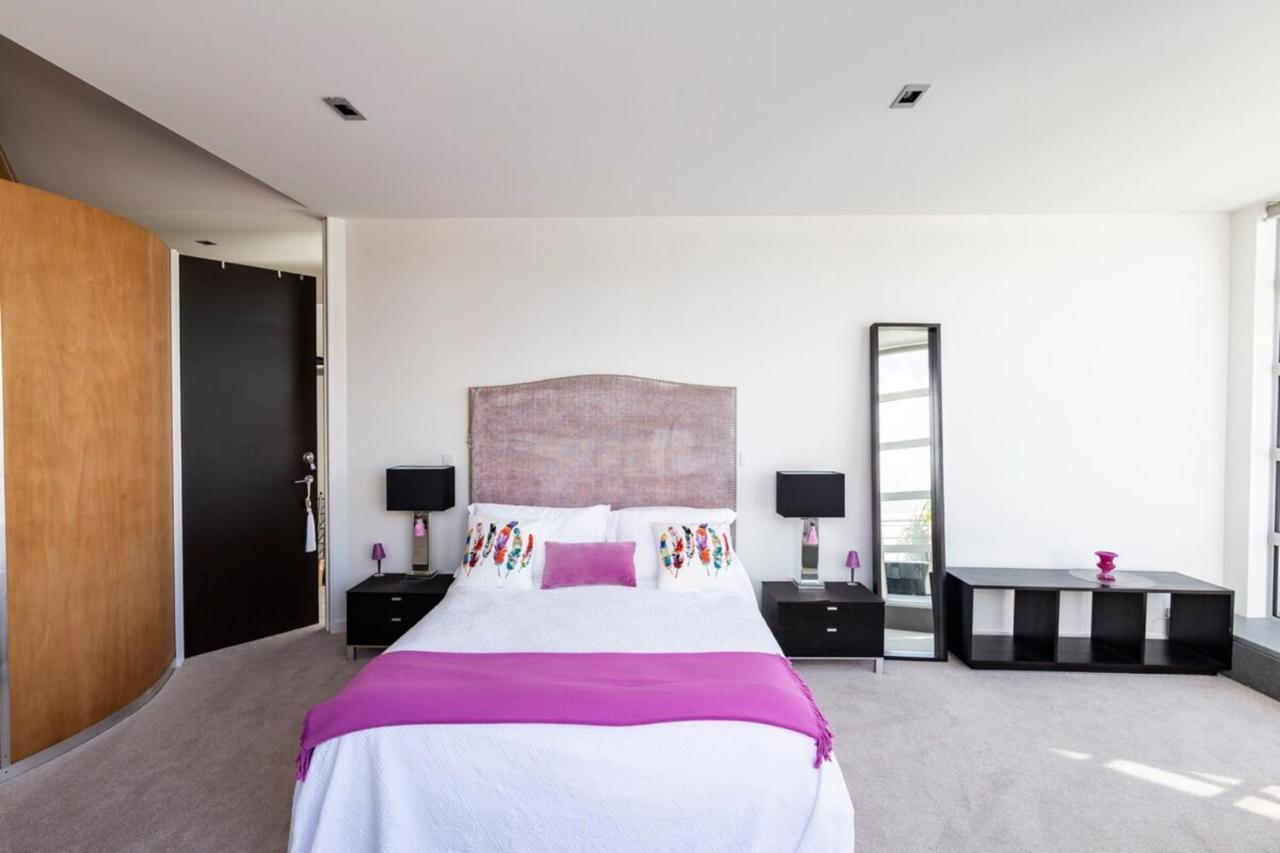 Designer 3 Bedroom With Harbour Views Holiday home *