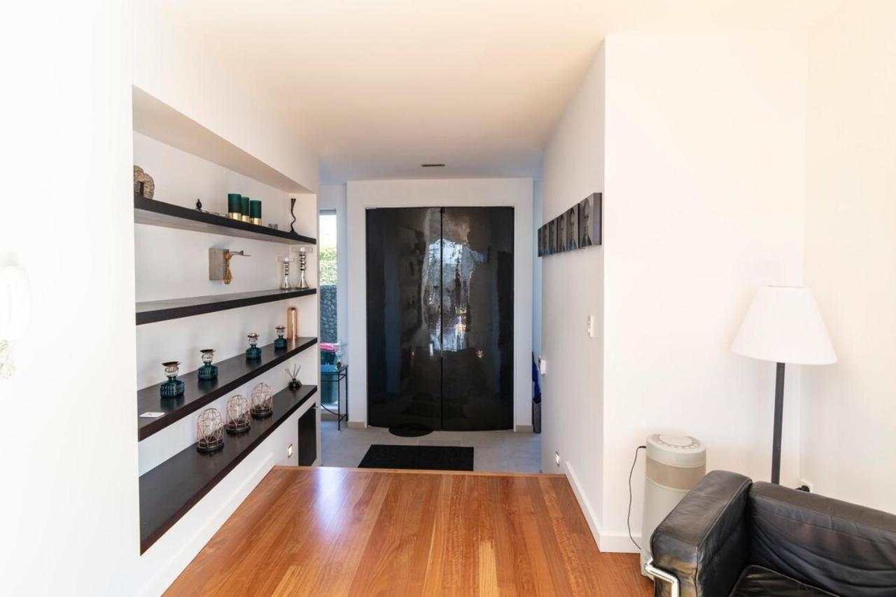 Designer 3 Bedroom With Harbour Views Holiday home Auckland