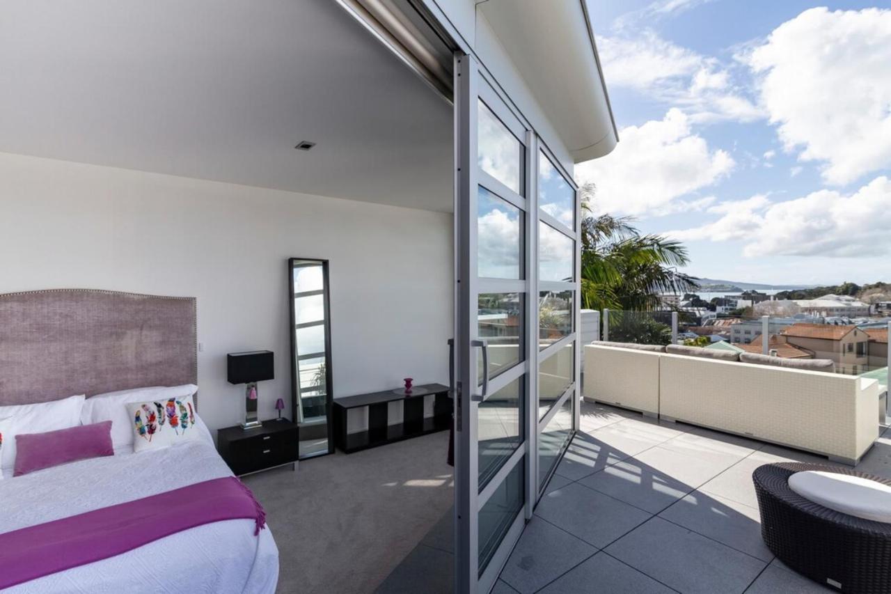 Designer 3 Bedroom With Harbour Views Auckland