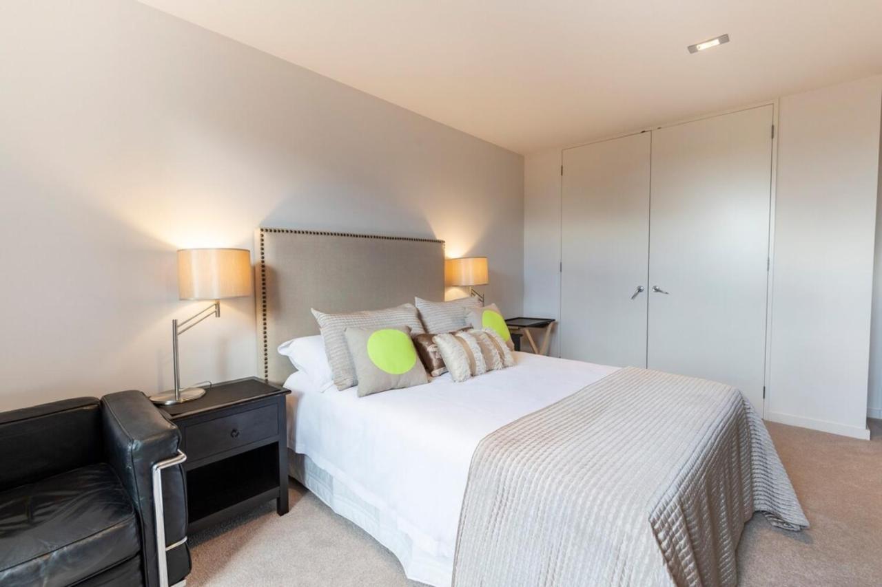 Designer 3 Bedroom With Harbour Views Holiday home Auckland